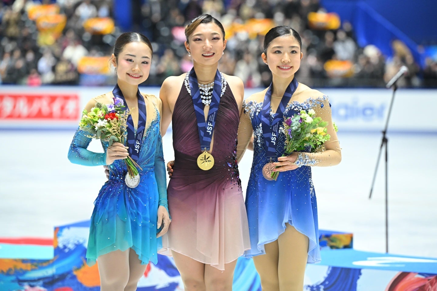 女子シングルでメダルを獲得した左から島田、坂本、千葉。写真：金子拓弥（THE DIGEST写真部）