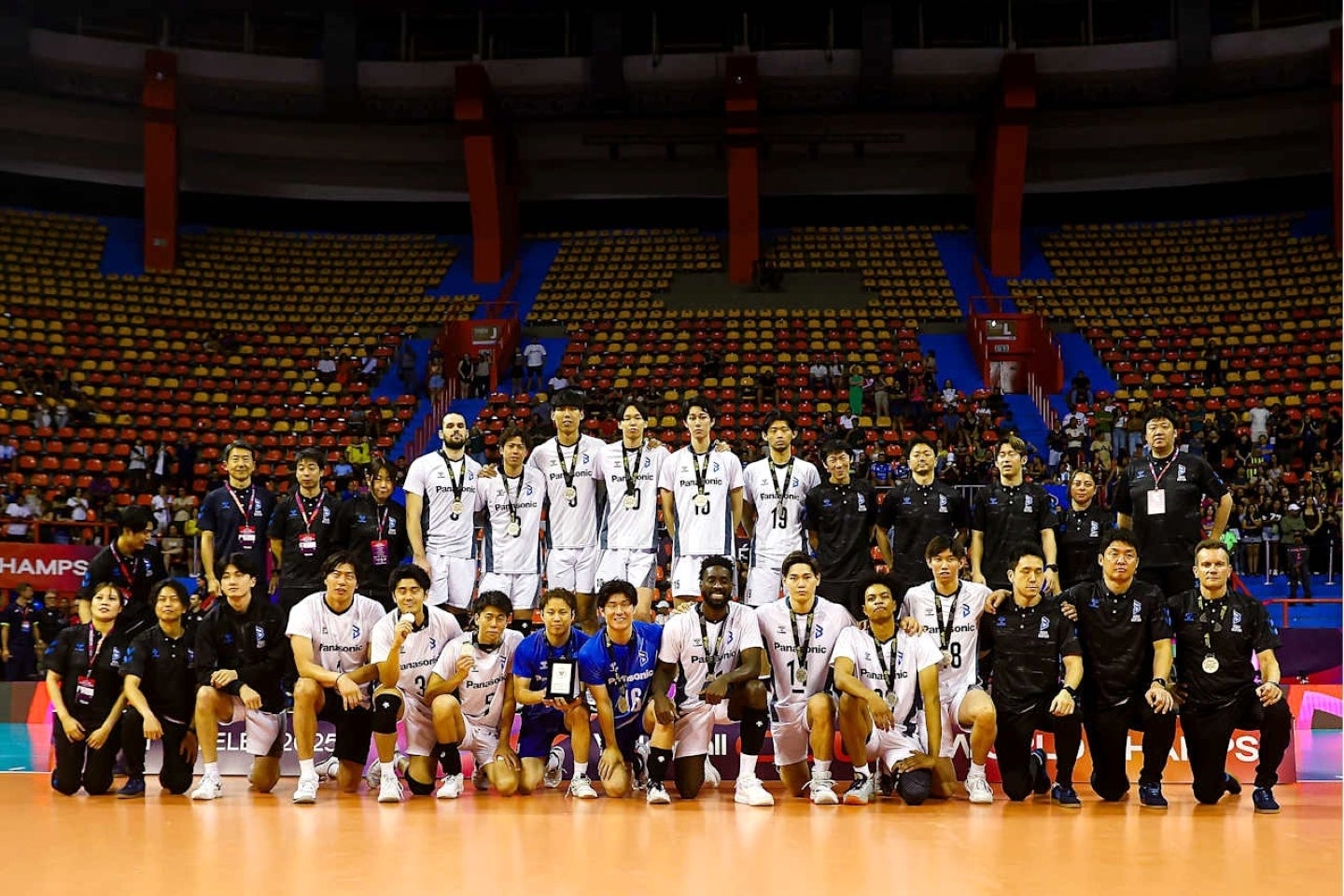 世界クラブ選手権で準優勝の大阪ブルテオン。日本勢過去最高の成績を収めた。(C) Volleyball World