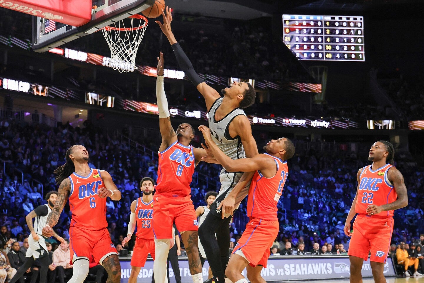 13日のNBAカップ準決勝(写真)に続き、スパーズがサンダーから連勝を飾った。(C)Getty Images