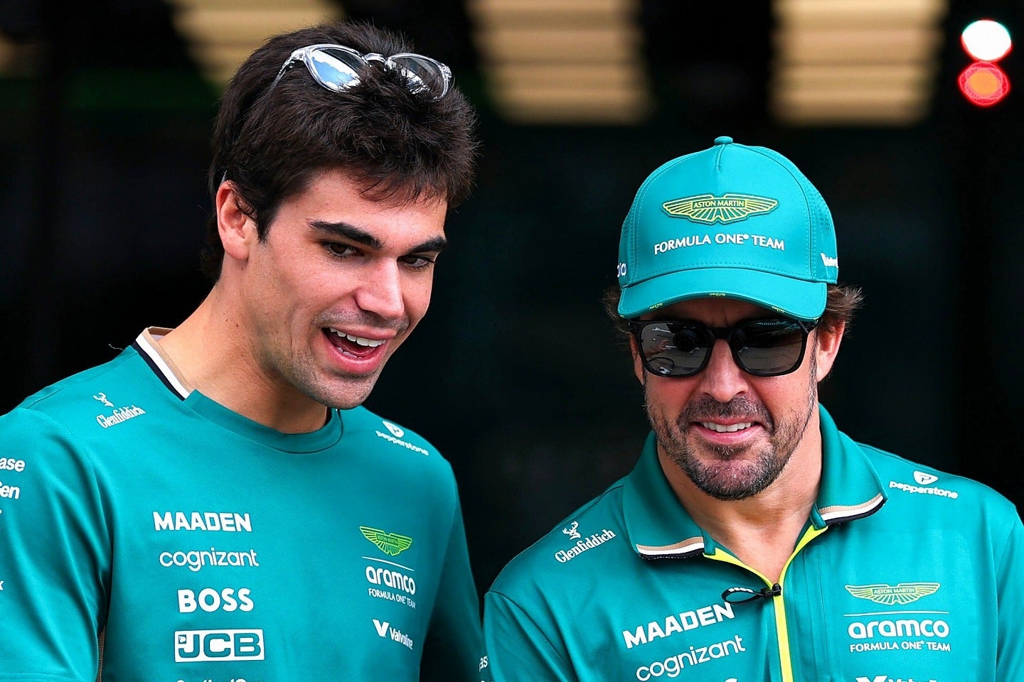 コンビ４年目を迎えるストロール（左）とアロンソ（右）。３年ぶりの表彰台に立てるか。(C) Getty Images