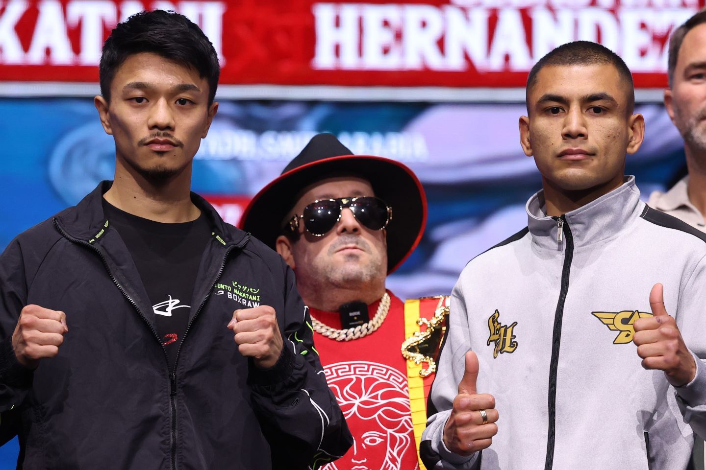 新階級デビュー戦の中谷（左）とエルナンデス（右）がリヤドで対峙。(C)Getty Images