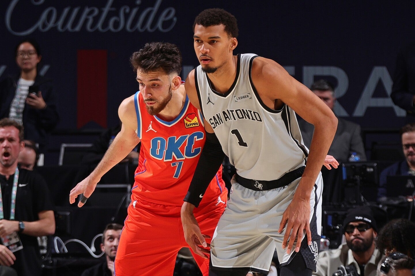 ウェンビー(右)がホルムグレン(左)とのライバル関係について言及した。(C)Getty Images