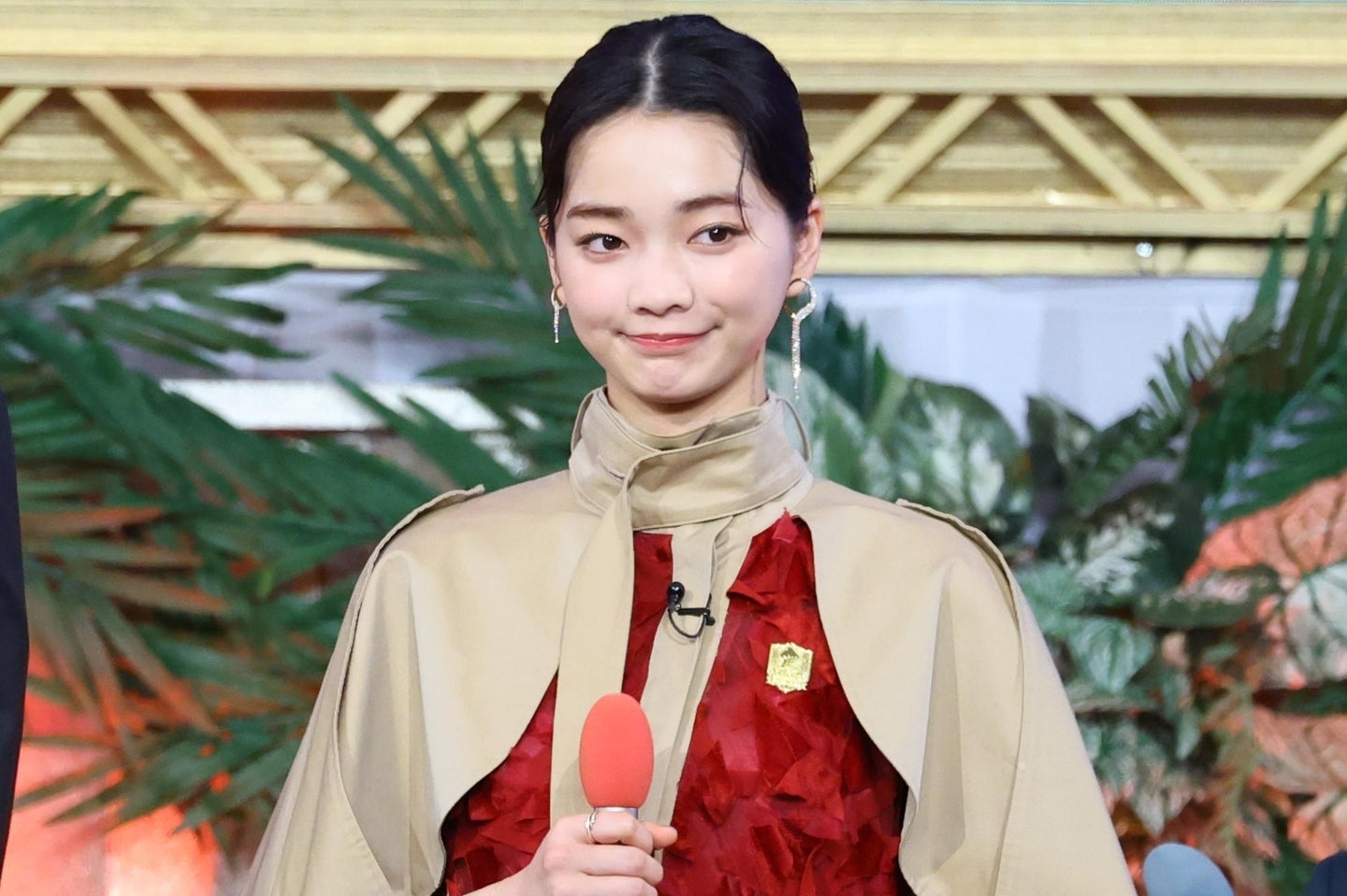 28日に開催される有馬記念。公開枠順抽選会に登場した見上愛さん。写真：産経新聞社