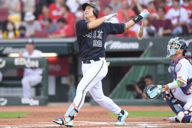 長打力に定評あるオリックスの杉本。地元で一日警察署長を務めた。写真：鈴木颯太朗