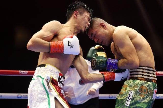 中谷（左）はスーパーバンタム級に転級しての初戦で世界ランカーのメキシカンに判定勝ちしたものの、竹原氏と渡嘉敷氏は厳しい評価を下した。(C)Getty Images