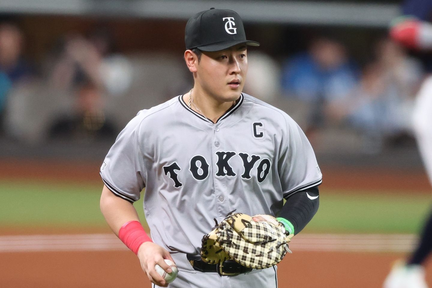 交渉期限が迫る岡本。複数の球団による争奪戦が続いているようだ。(C) Getty Images