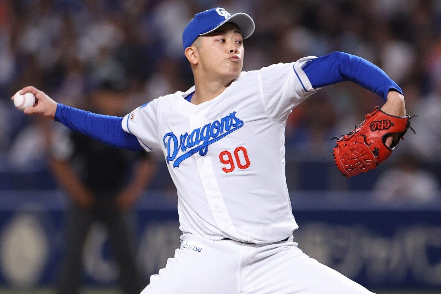 育成出身では初のセーブ王を手にした松山は、奪三振率も救援リーグトップだった。写真：産経新聞社