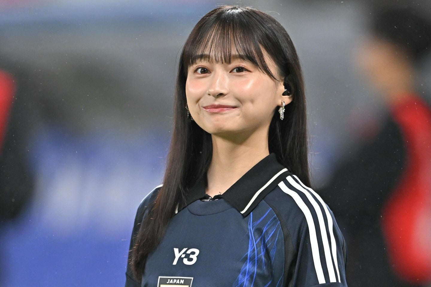 12月のW杯抽選会のライブ配信に出演した影山優佳（右）さん。写真：金子拓弥（THE DIGEST写真部）