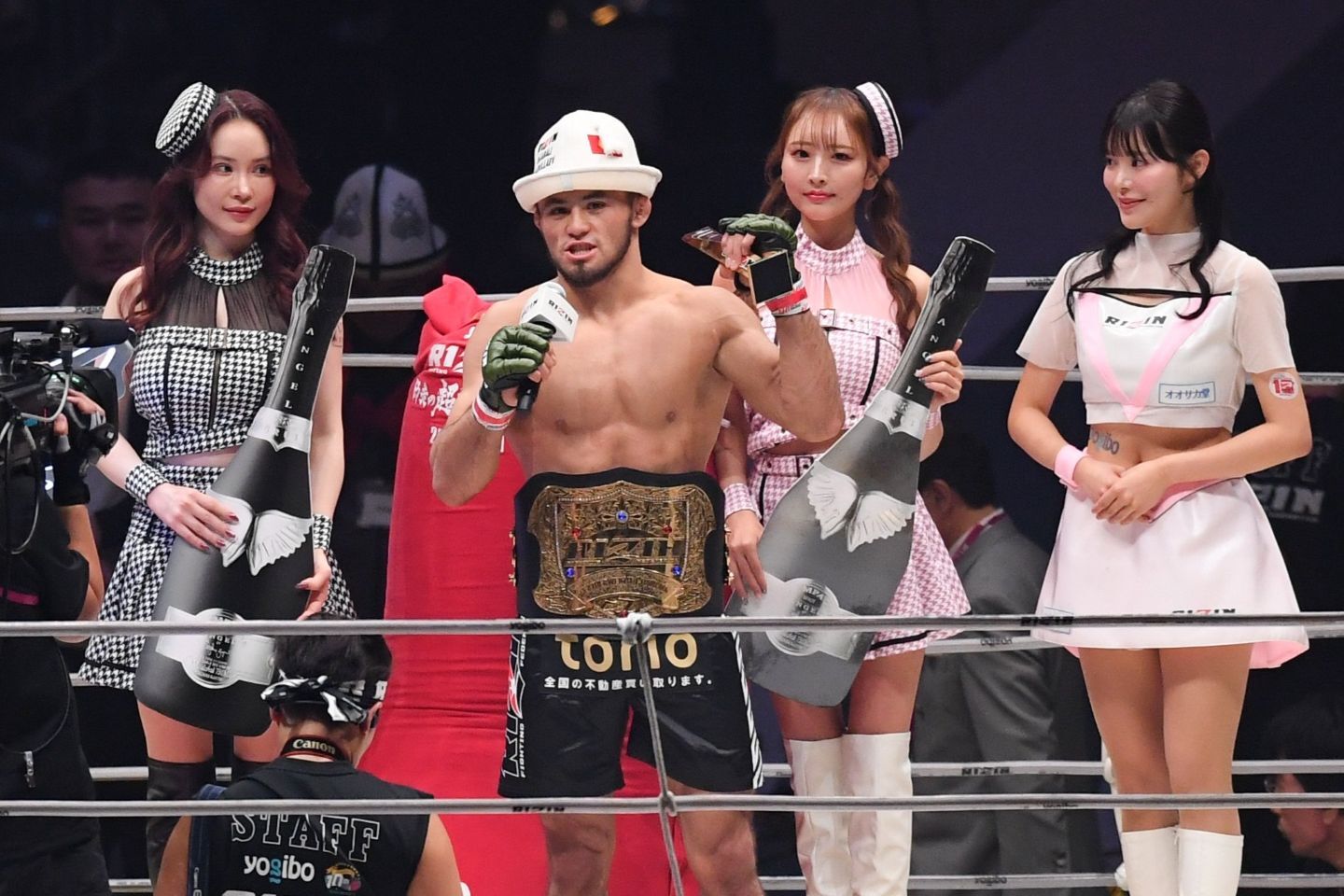 朝倉未来を破り王座を守ったシェイドゥラエフ。写真：鈴木颯太朗