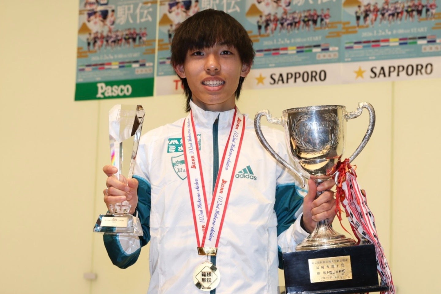 大会MVPと金栗四三杯をW受賞した青山学院大の黒田朝日。写真：滝川敏之