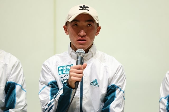 ２年生にして“花の２区”を走った青学大の飯田。役割を全うした。写真：滝川敏之