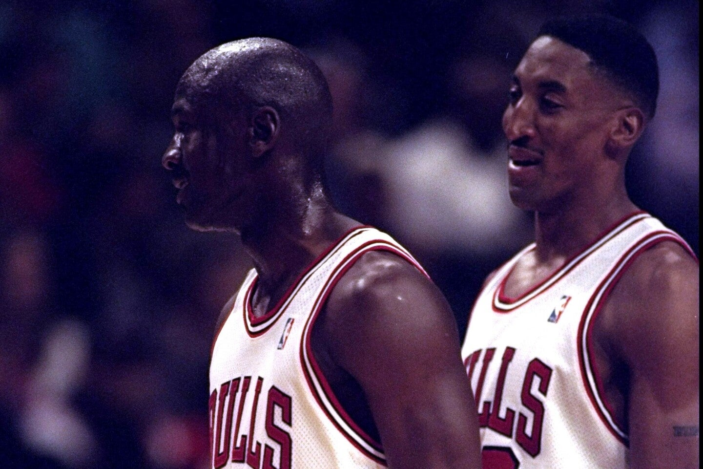 引退後に関係が悪化しているジョーダン(左)とピッペン(右)だが、元同僚は現役時代の不仲説を否定している。(C)Getty Images