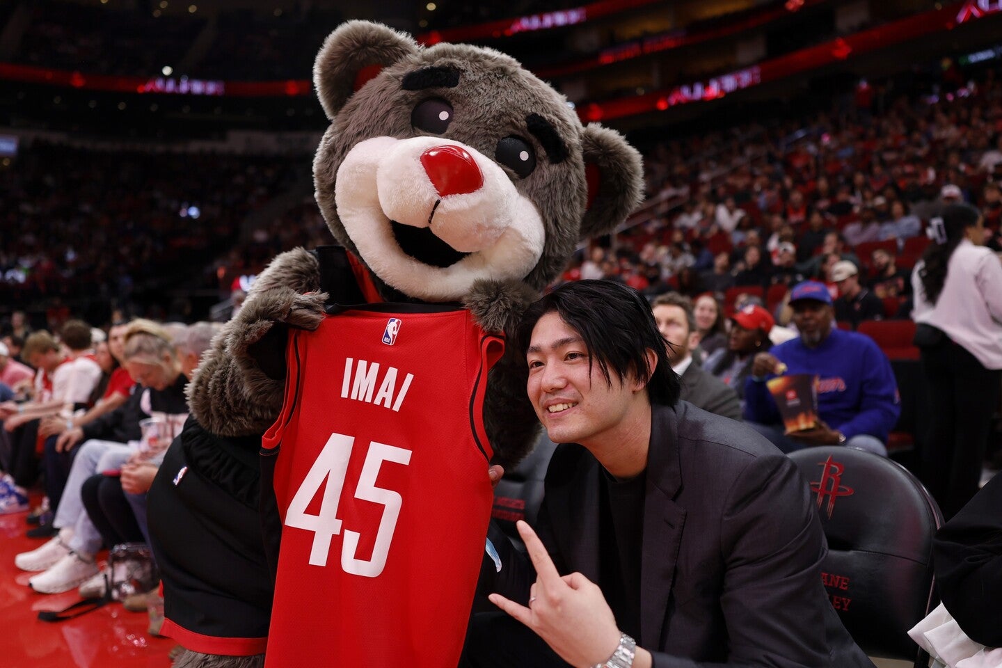 アストロズ入団の今井が、同じヒューストンに本拠地を置くロケッツの試合を現地観戦した。(C)Getty Images