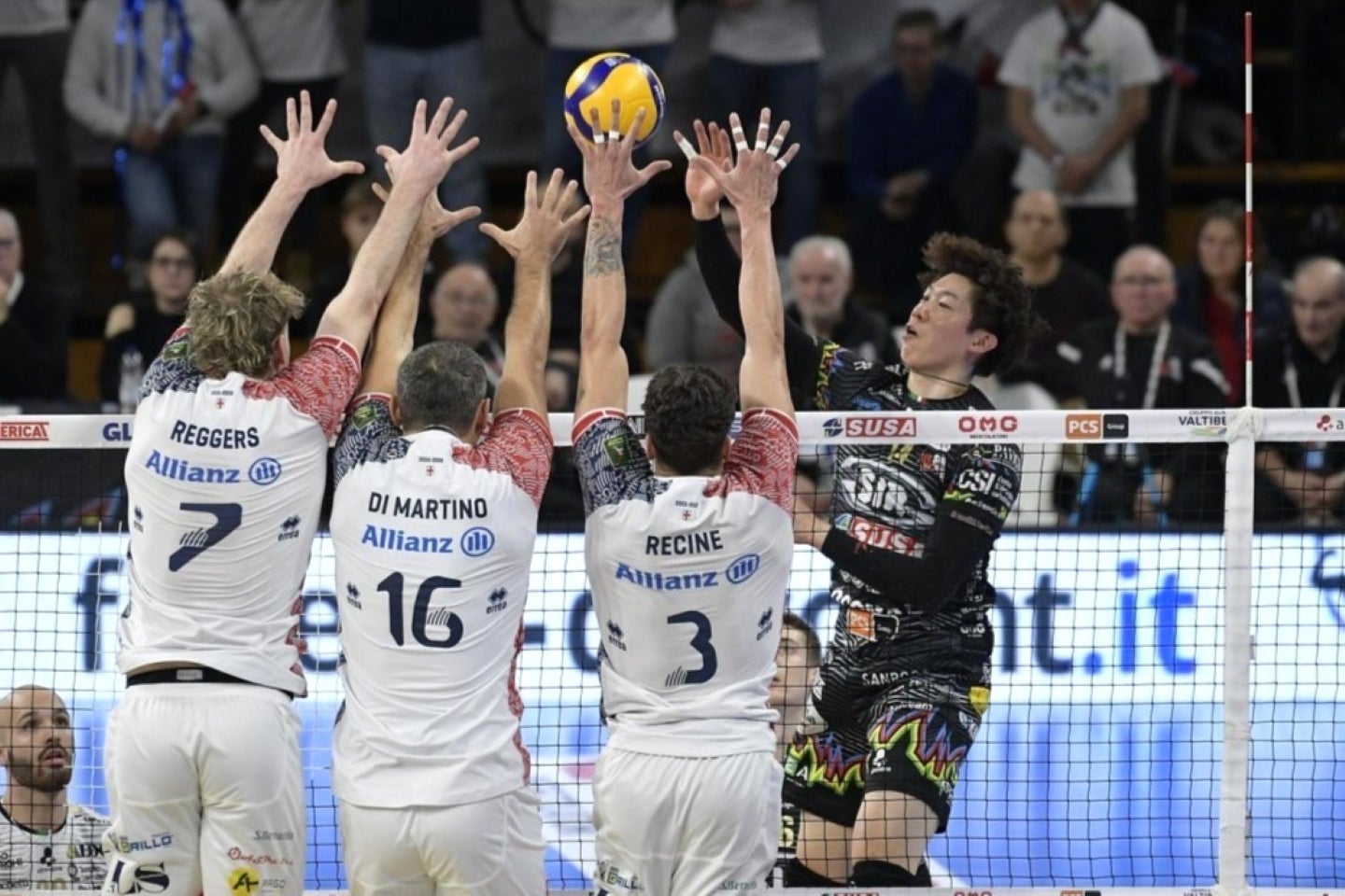 ミラノ戦に先発出場したペルージャの石川（右）。画像提供：Sir Susa Scai Perugia