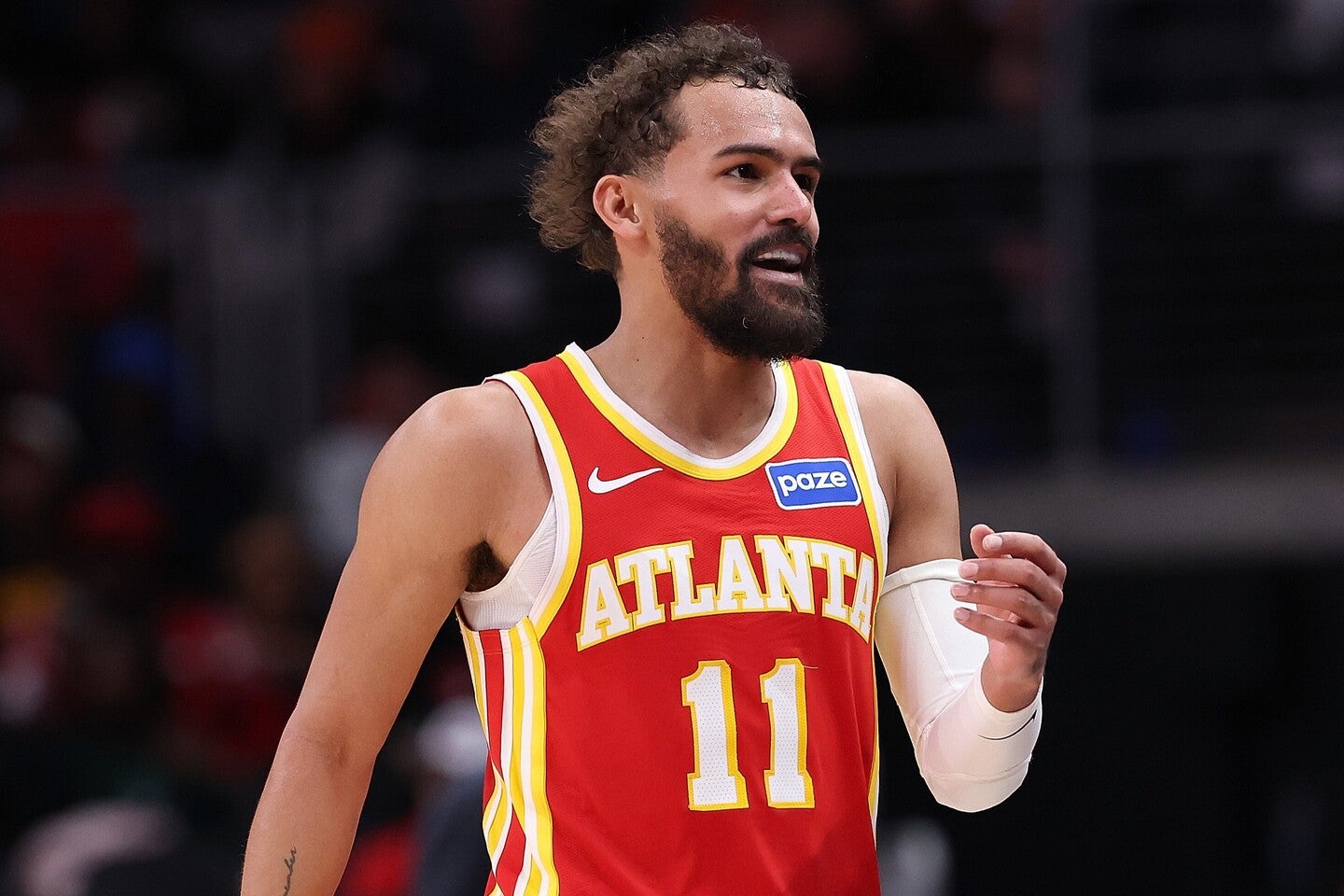 道半ばでホークスを去るヤングへ、チームメイトが感謝を述べた。(C)Getty Images