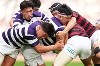 明治大は粘り強い守備で終盤の早稲田大の猛攻を凌いだ。写真：アフロスポーツ