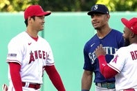 大谷（左）とのエピソードを明かしたロドリゲス（中央）。(C)Getty Images