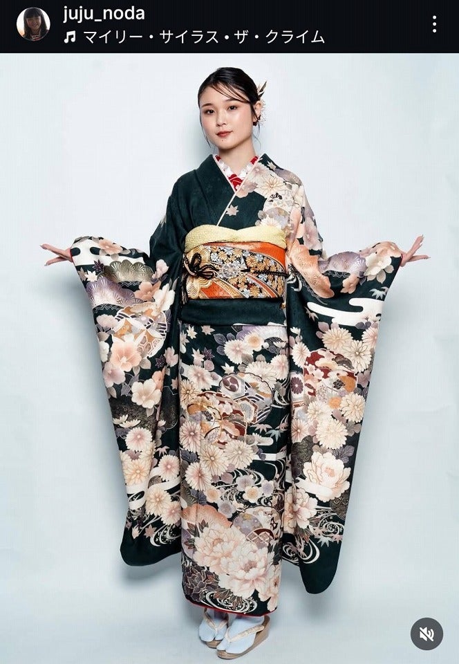 振袖姿のJuju。写真：本人の公式インスタグラム（@juju_noda）より