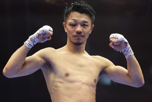 昨年12月のエルナンデス戦で右目の上が大きく腫れ上がった中谷。元世界王者はバッティングが原因だったと推測する。(C)Getty Images