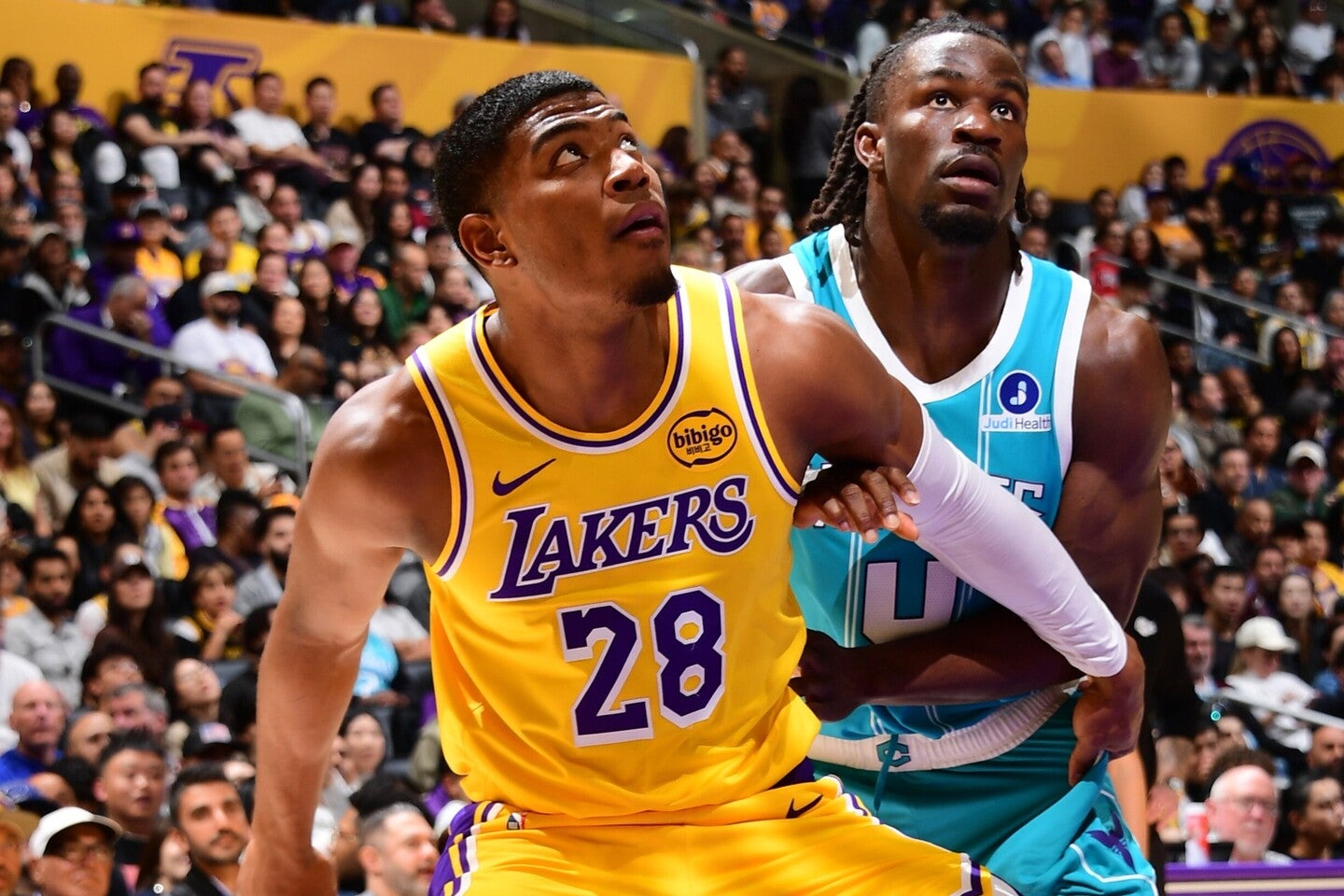 レイカーズはイースト12位のホーネッツに敗戦。八村は３得点にとどまった。(C)Getty Images