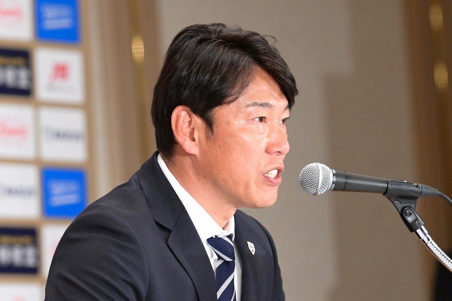 侍ジャパンの追加メンバーを発表した井端監督。写真：鈴木颯太朗