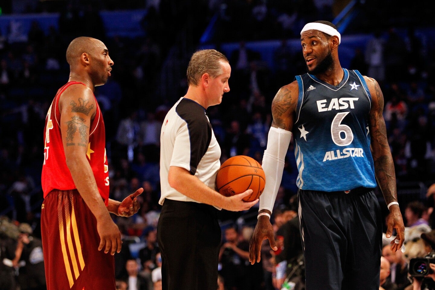 2012年のオールスター、イーストのレブロン(右)はMVP級の活躍を見せたが、勝負所でシュートを打たず、チームも敗れた。(C)Getty Images