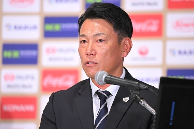 侍ジャパンの指揮を執る井端監督。ここまで大谷を含めて投手10名をWBC日本代表に選んでいる。写真：金子拓弥（THE DIGEST写真部）