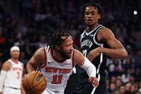 クラクストン(右)の発言以降、ネッツはニックスに13連敗を喫している。(C)Getty Images