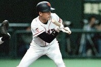 川相は確かに犠打の世界記録を持っている。それ自体に価値がないとは言わないが、果たしてそれだけを根拠に「なぜ殿堂入りできなかったのか」を問うのは不自然ではないだろうか。写真：産経新聞社