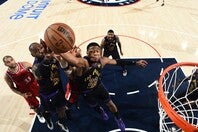 攻守で見せ場を作った八村だが、逆転勝利とはならなかった。(C)Getty Images