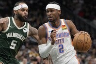 故障者続出のなか、SGAのハイパフォーマンスでサンダーが勝利を収めた。(C)Getty Images