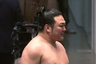 今場所好調の炎鵬は、幕下優勝と関取復帰を懸けた一番で惜しくも敗れた。(C) AbemaTV,Inc.