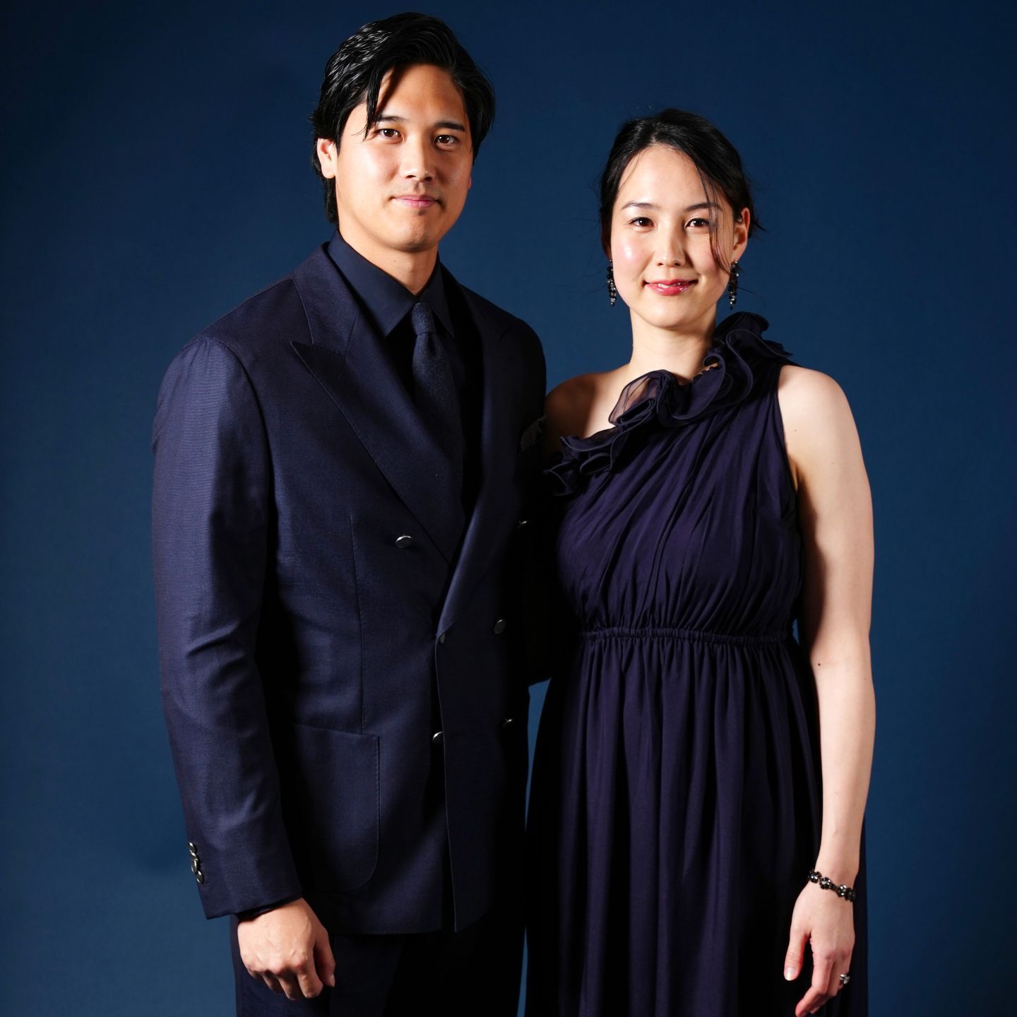 全米野球記者協会が主催する晩餐会に出席した大谷と真美子夫人。お揃いの“ブラックコーデ”を披露した。(C)Getty Images