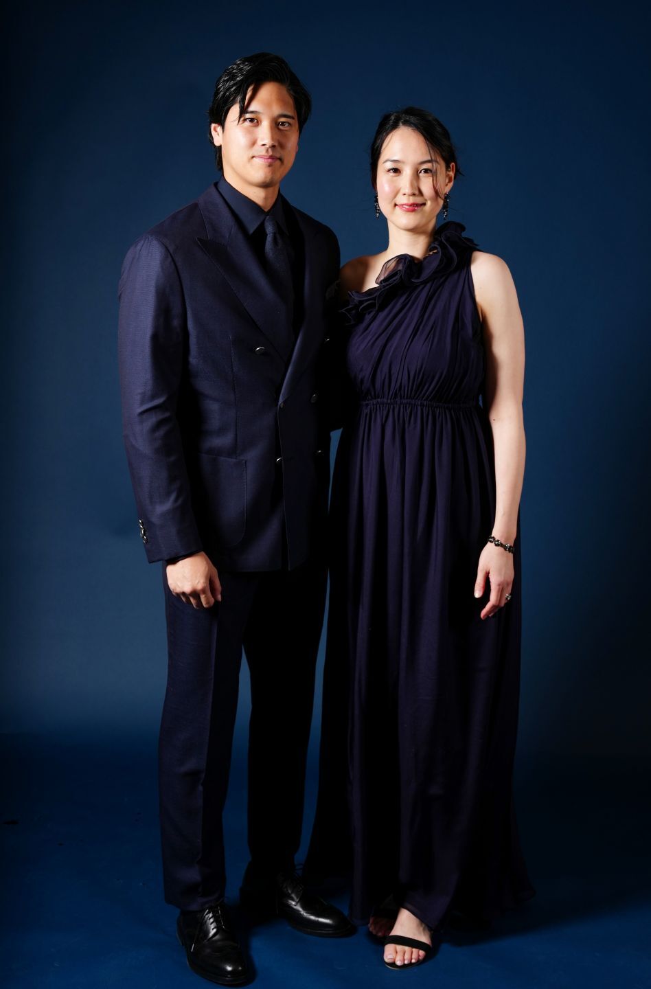 晩餐会に揃いの“ブラックコーデ”で登場した大谷翔平＆真美子夫妻。(C)Getty Images