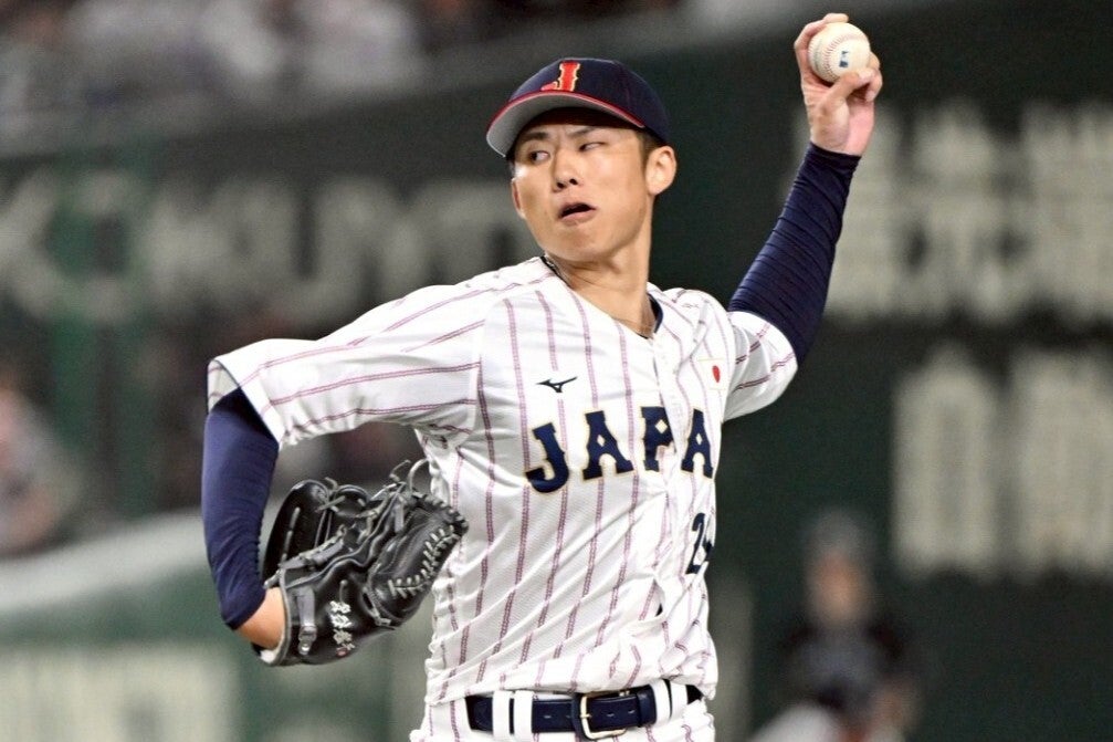 昨年11月、韓国との強化試合で見事なピッチングを披露した曽谷。(C)Getty Images