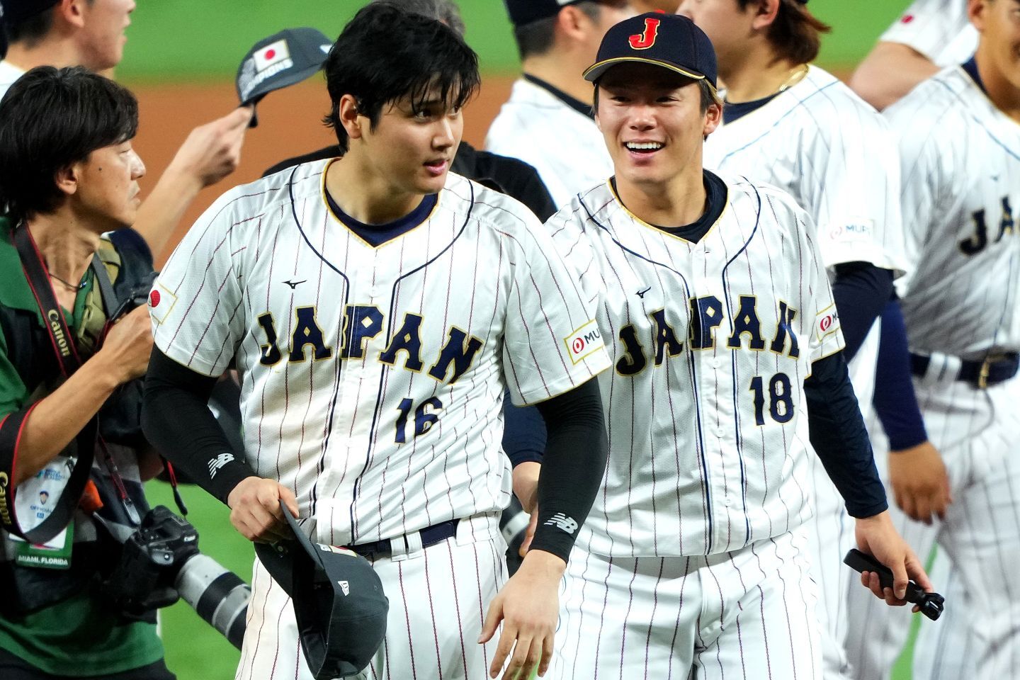 ふたたびWBCでも共闘する大谷（左）＆山本（右）。はたして山本の先発は台湾戦か、あるいは韓国戦か。(C)Getty Images