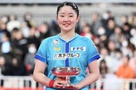 悲願の全日本選手権初優勝を飾った張本美和。写真：松尾/アフロスポーツ