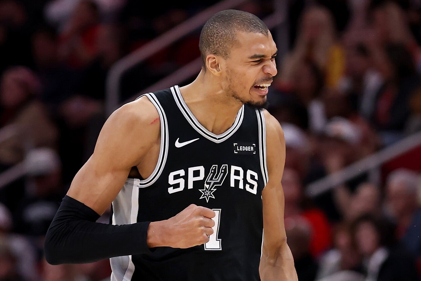 ウェンバンヤマが攻守に躍動し、強敵を撃破。通算150試合に到達した節目の一戦を勝利で飾った。(C)Getty Images