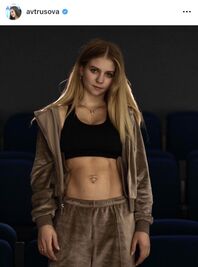 北京五輪から４年、イメージが様変わりしたトゥルソワ。この綺麗に割れた腹筋もインパクト大だ。写真：公式インスタグラム（@avtrusova）