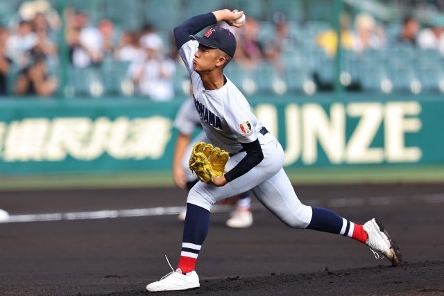 横浜高の織田。１年春から公式戦に登場し、２年次はセンバツ優勝と夏の甲子園ベスト８に貢献した。写真：梅月智史（THE DIGEST写真部）