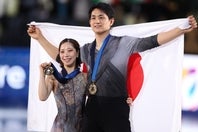 今季のグランプリファイナルで３年ぶり２回目の優勝を飾った“りくりゅう”ペア。写真：永島裕基