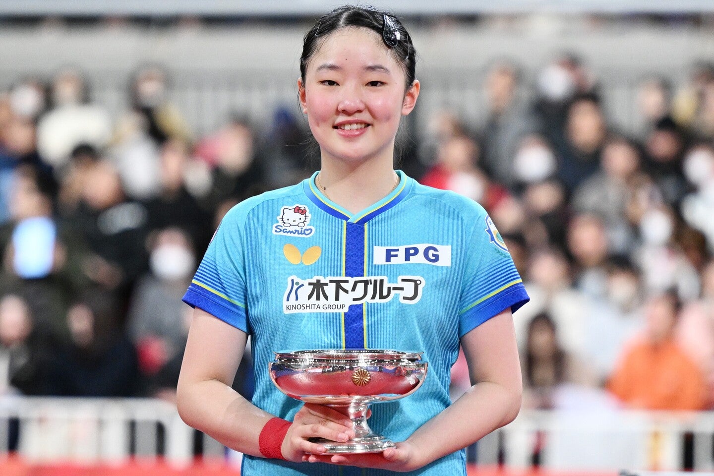全日本選手権、ジュニアと一般のシングルスに加え、混合＆女子ダブルスも制して史上初の４冠を達成した張本。写真：松尾/アフロスポーツ