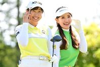 本業と並行してアイドル活動も展開している臼井（右）＆菅沼（左）。昨年に続く２度目のライブコラボとなった。(C)Getty Images