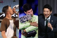 松岡氏（右）が小田（左）とアルカラス（中）の快挙を称えた。写真：滝川敏之、Getty Images
