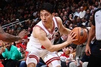 ブルズ新加入のサイモンズが河村を称賛した。(C)Getty Iamges