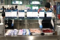 選手村の食堂で選手に人気のスイーツとは。(C)Getty Images