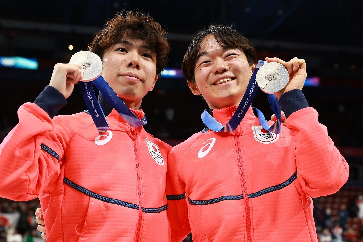 見事な演技をみせた佐藤（左）。鍵山（右）は個人戦で再びトップに立てるか。(C)Getty Images