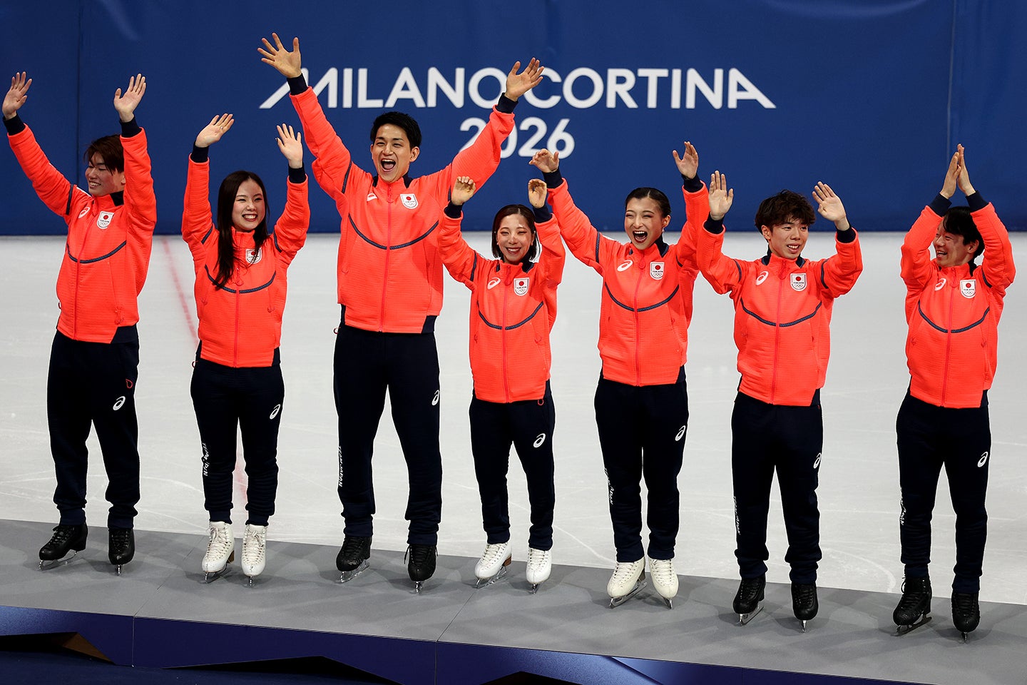 フィギュア団体で感動的な演技を披露した日本。(C) Getty Images