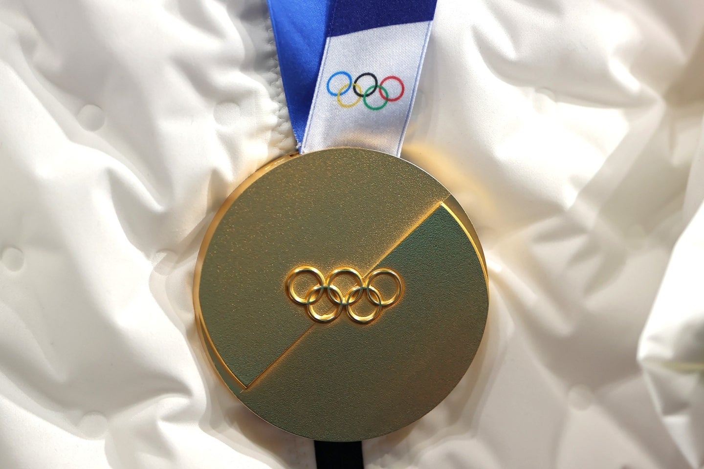 メダルがリボンから外れてしまう問題が起こっている。(C)Getty Images