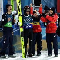 日本は３位で銅メダル獲得。高梨は４年前のリベンジを果たした格好だ。(C)Getty Images